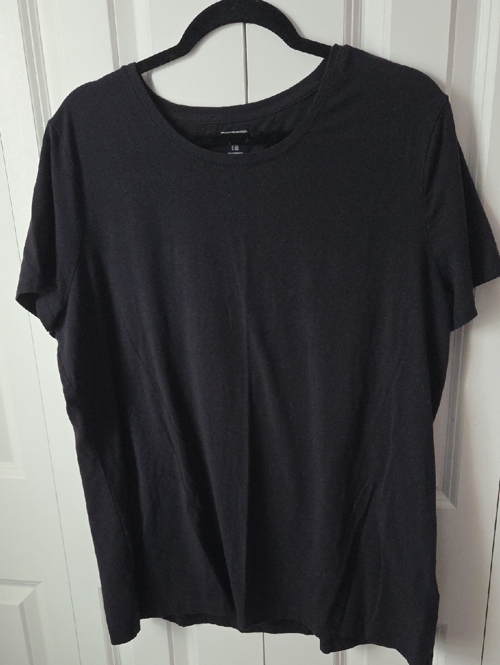 Amazon Essentials Black Crew Neck Tee